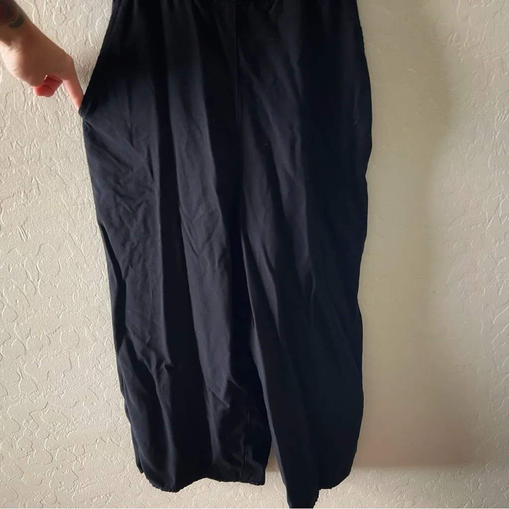Old Navy Black Cropped Jumpsuit - Image 4