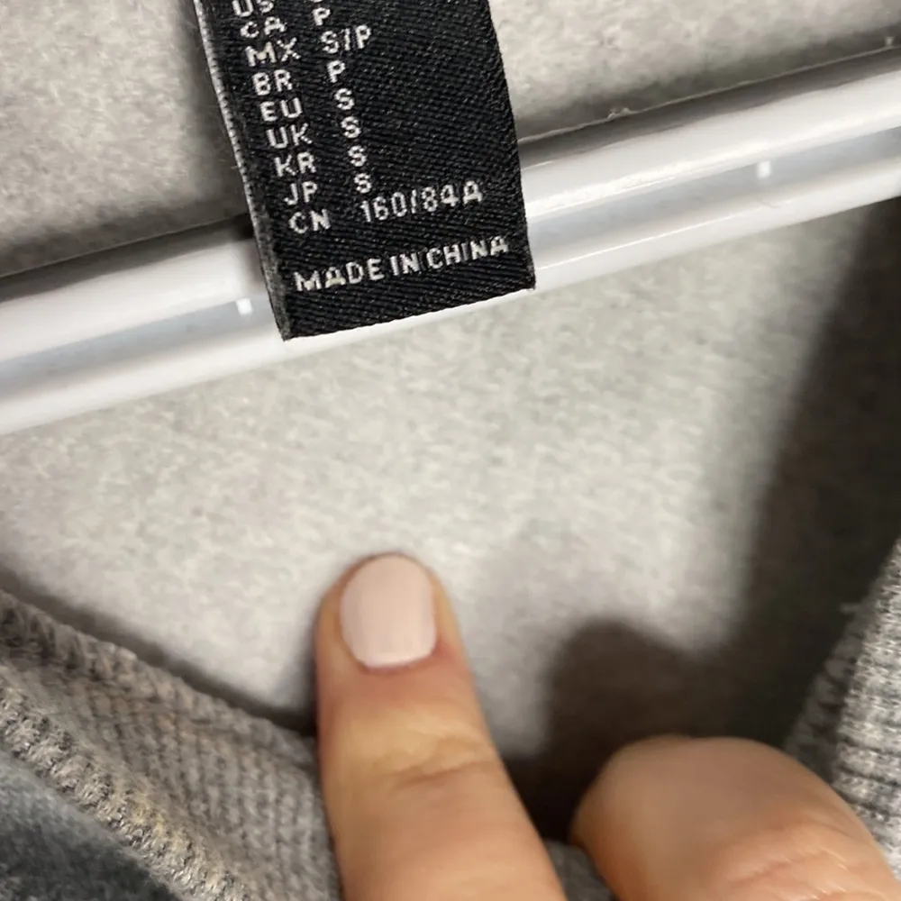 Forever 21 grey fleece lined stitched sweatshirt size S - Image 48