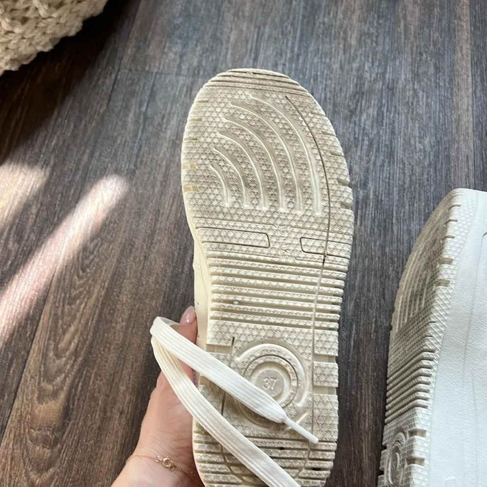 Berksha White Sneakers - Image 7