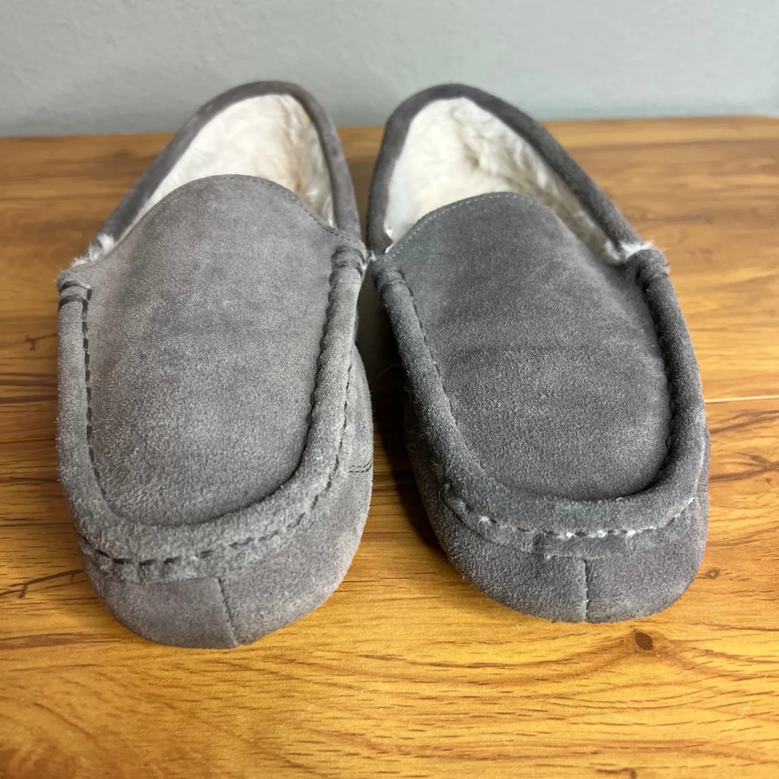 Serra Women's Gray Moccasin Slippers Size 9 / 10 House Shoes Cozy Suede Faux Fur - Image 3