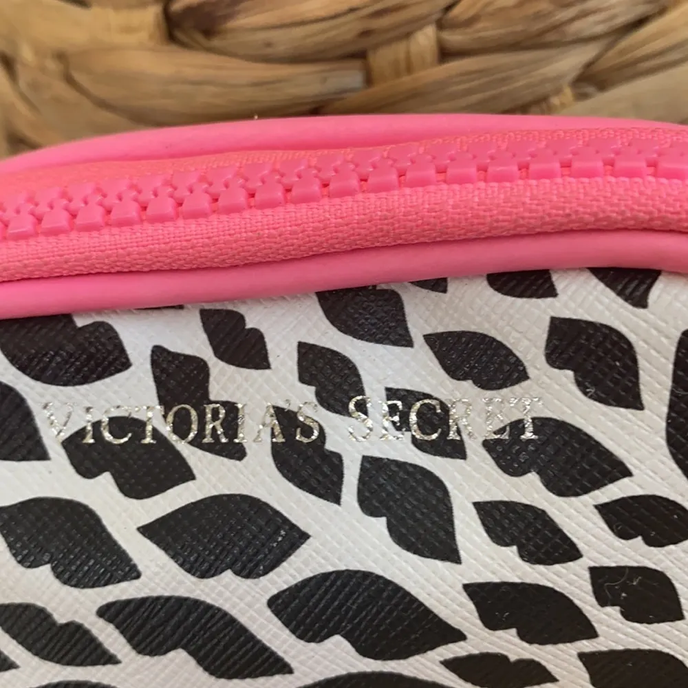 Small Victoria’s Secret coin bag - Image 3