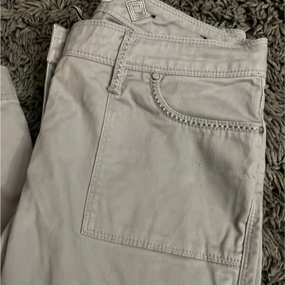 White House black market jeans size 4 - Image 2