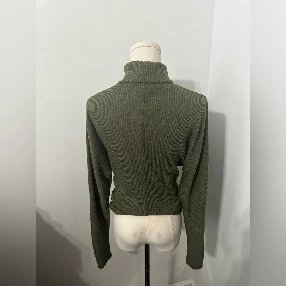 Almost Famous Hunter Green Turtle Neck Sweater Small - Image 8