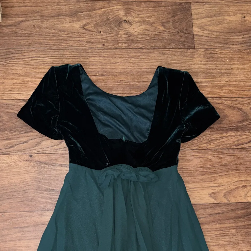 Michaelangelo Elegant Green Velvet Formal Dress Victorian Bridgerton Classic - Image 8