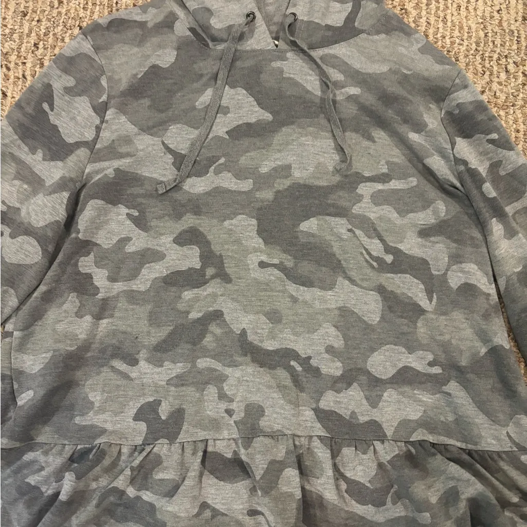Gray Camouflage Longsleeve shirt with hoodie, ruffled at bottom - Image 2