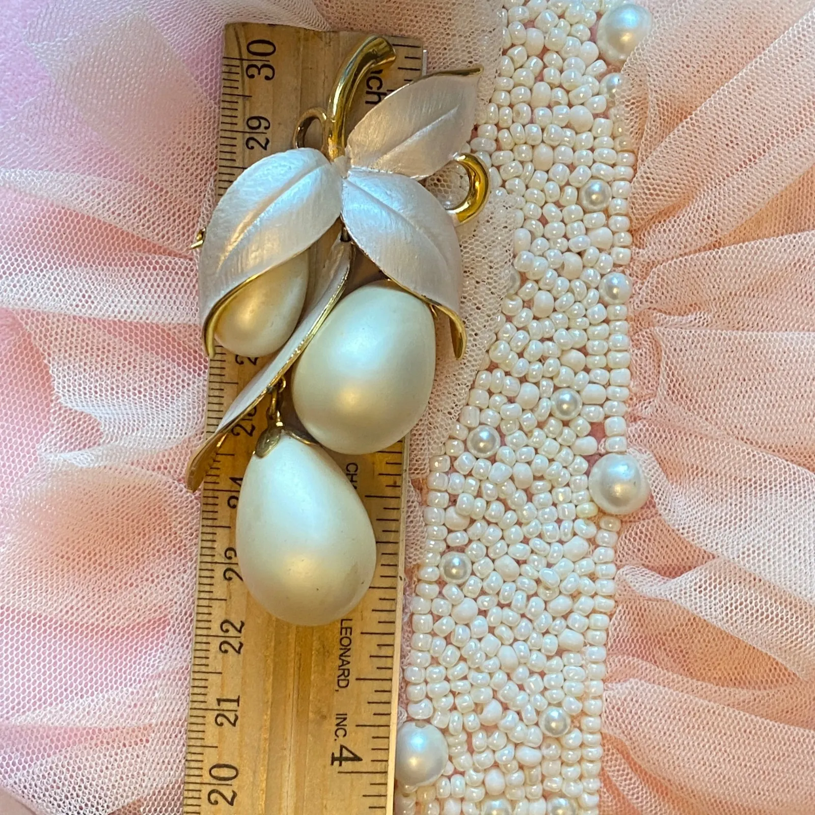 Chic Vintage PARK LANE Gold Tone Faux Pearl Dangle Brooch Statement Pin - Image 5