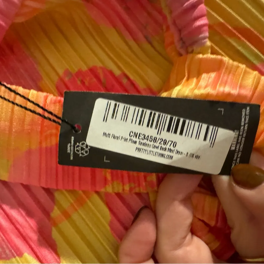 Multi Floral Print Plisse Bandeau Cowl Back Maxi 
PRETTYLITTLETHING 
NEVER WORN - Image 6