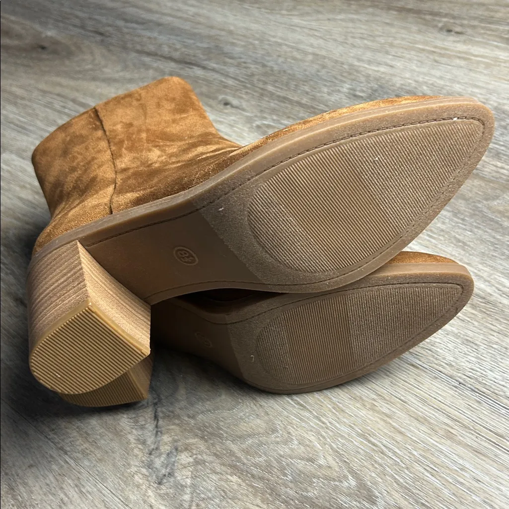 Universal Thread “Gayle” Western Faux-Suede Ankle Boots – Tan – Size 8.5 - Image 12