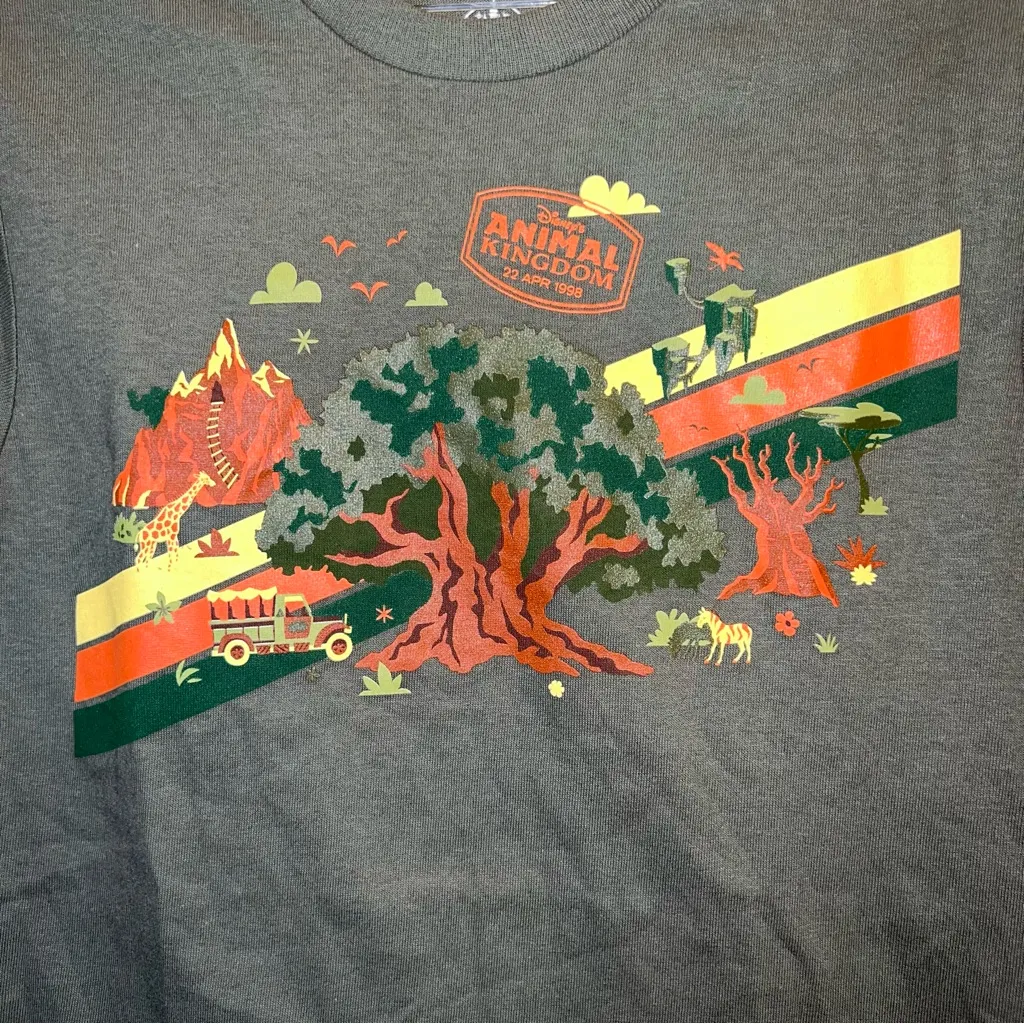 Disney Animal Kingdom Graphic T-Shirt Tree of Life Safari Tee Size Small - Image 3