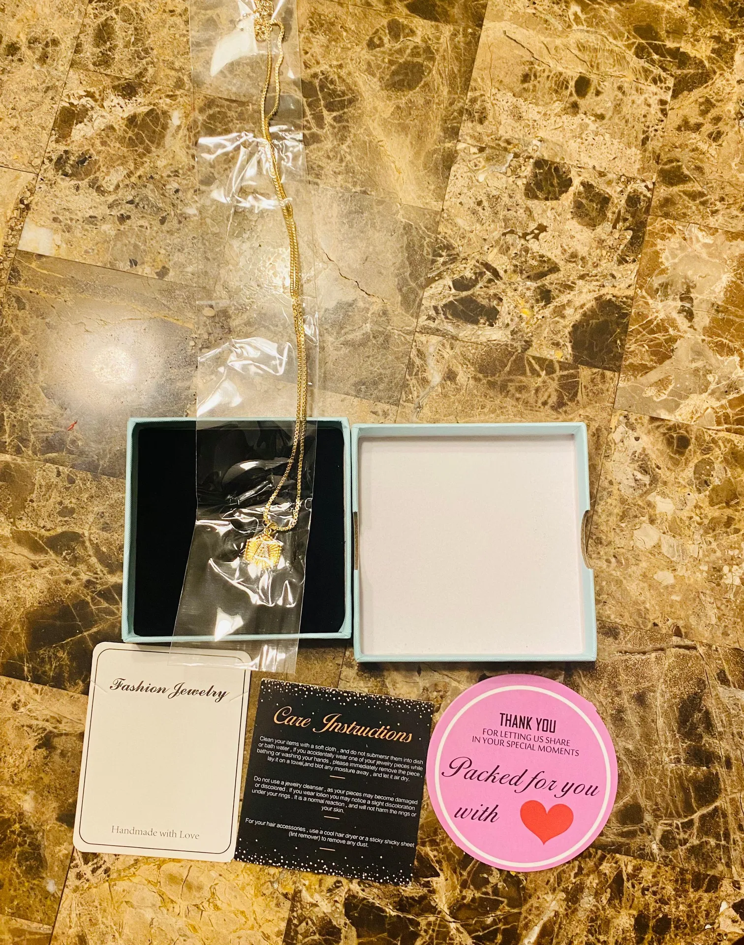 IEFRICH Initial Necklace Gold - Image 4