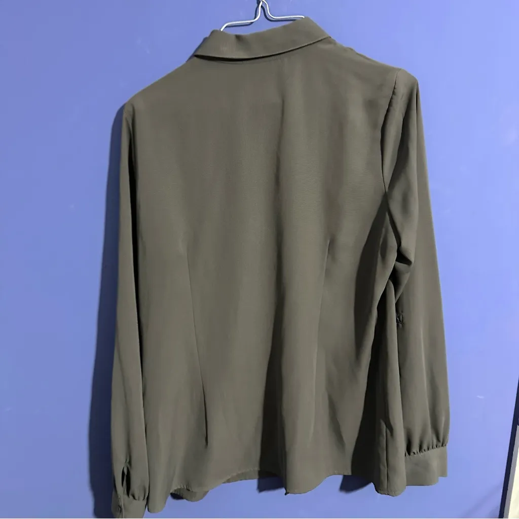 East 5th Charcoal Button-Up Blouse Grey Business Casual Classic Old Money L - Image 4