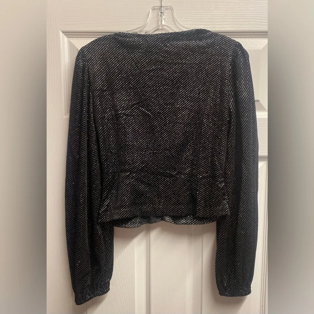 NWT  Cropped Sequin/Sparkle Top Size Small - Image 5