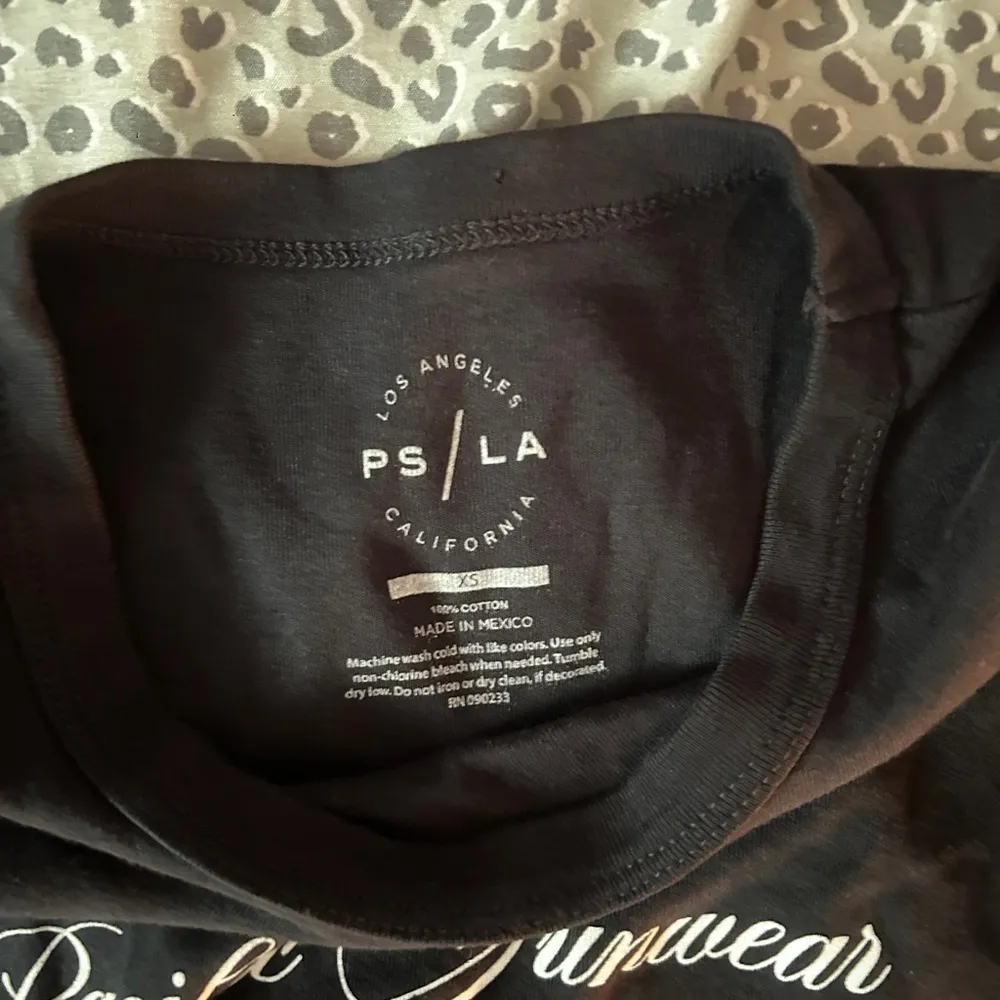 Pacific Sunwear Black Graphic Crop Tee Short Sleeve Size XS - Image 2