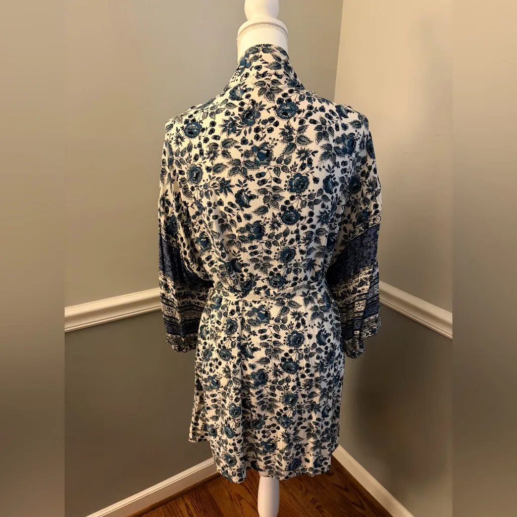 Matilda Jane Good Hart “Gulf Coast” Floral Kimono Cardigan
Size: XL/XXL Blue Size undefined - Image 3