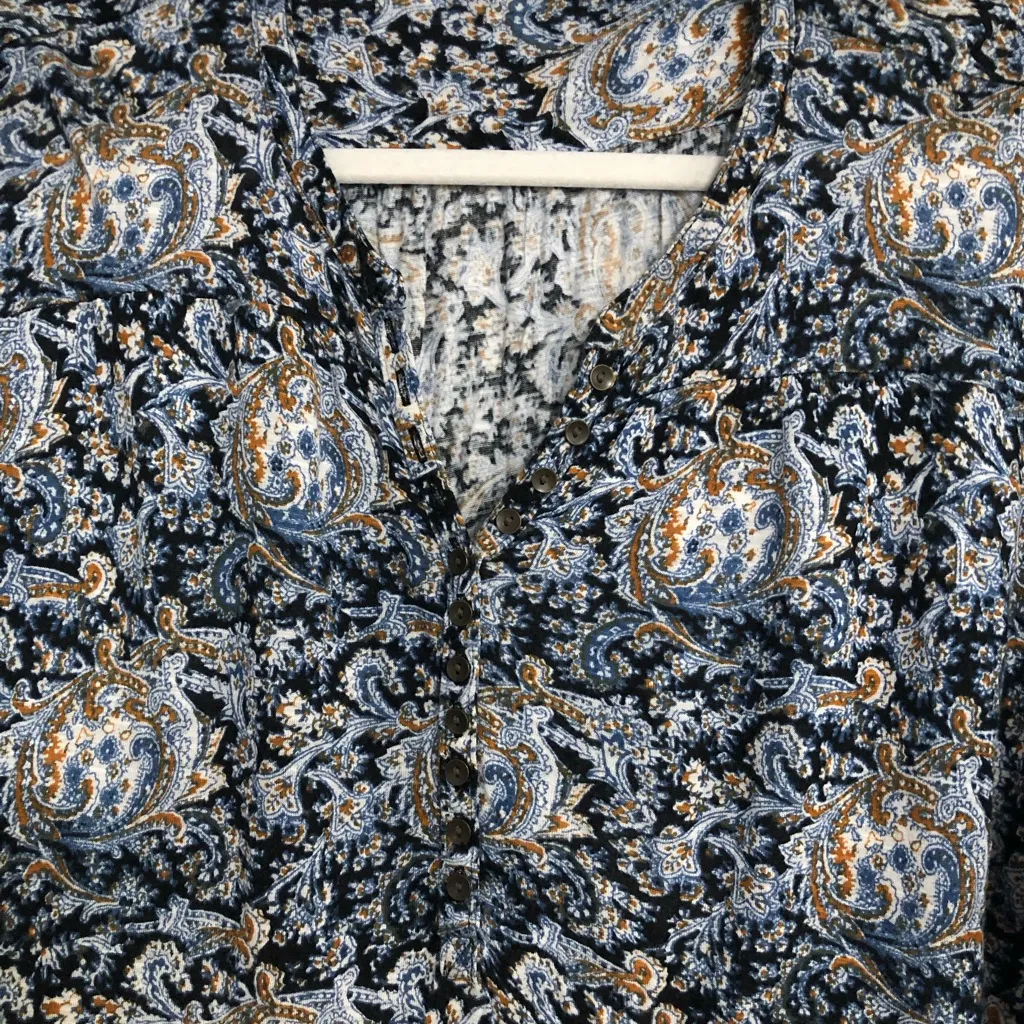Lucky brand Blue Paisley Boho Women's Top long sleeve‎ metallic buttons size XL - Image 2
