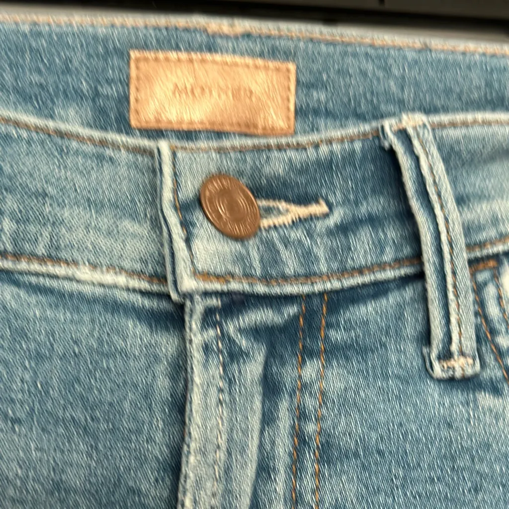 Mother The Hustler Ankle Fray Thrilling Shots - Image 5