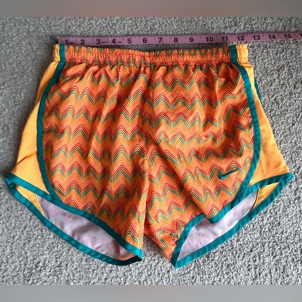 Nike Dri-FIT Tempo Running Shorts - Zigzag Print - Image 4