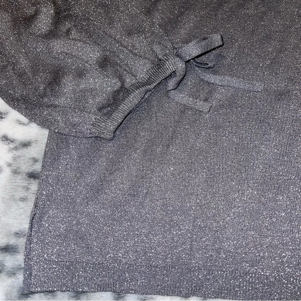 Worthington V-neck Sweater - Image 4