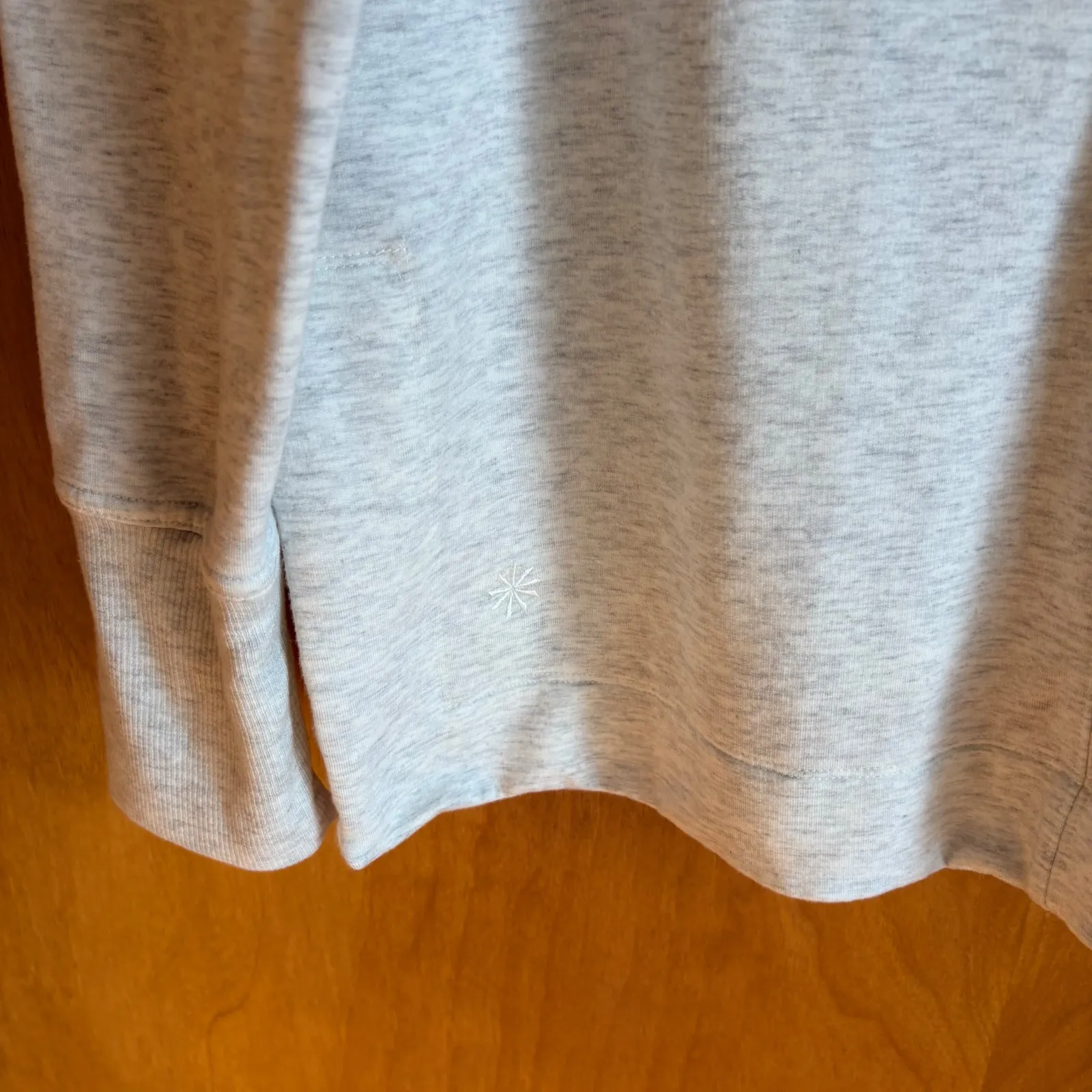 Athleta Light Gray Heathered Long Sleeve Pullover Sweatshirt Top Womens M - Image 7