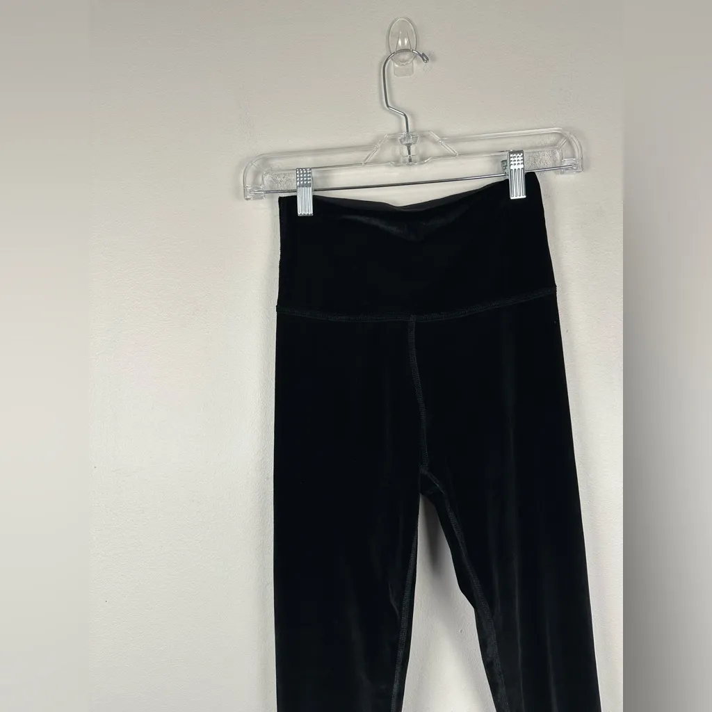 Beyond Yoga Black Velvet High Waisted Midi Leggings Gym Women’s Sz S - Image 4