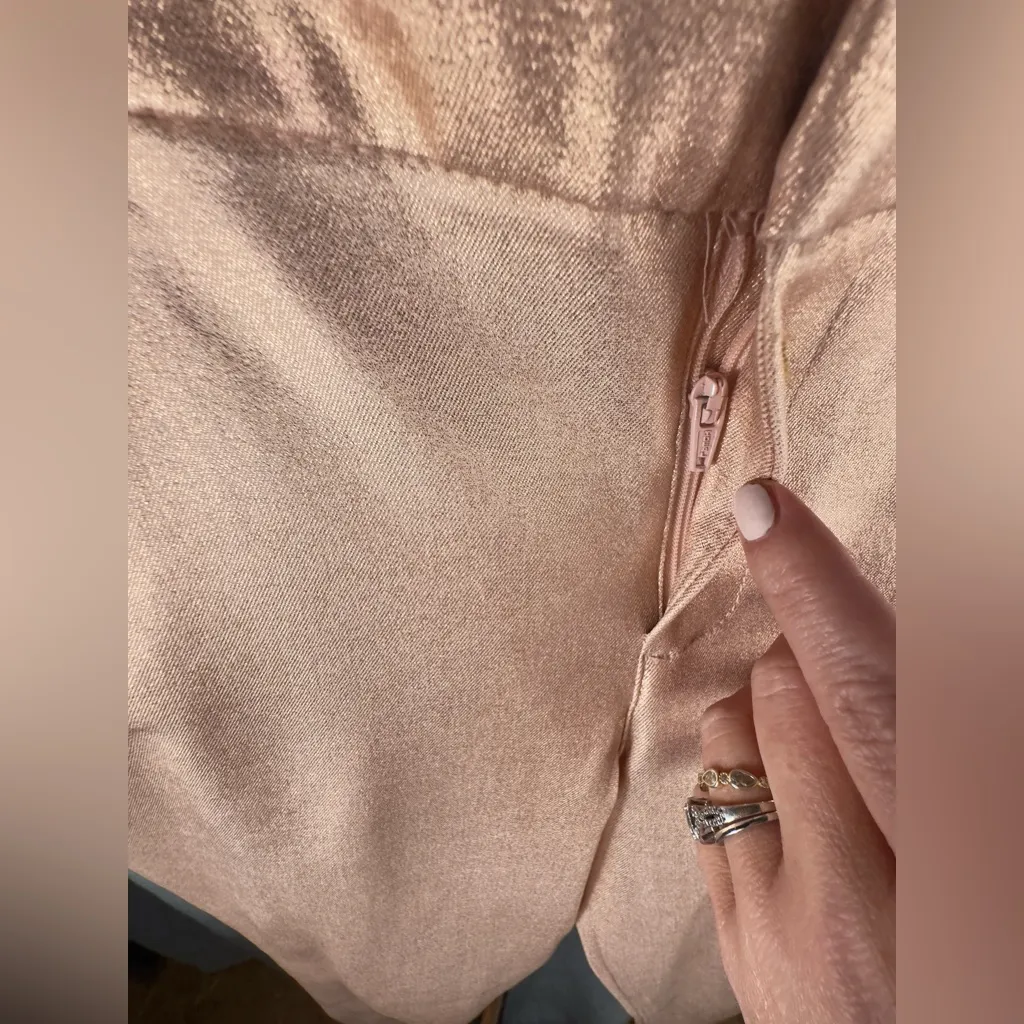 Old Navy Foil Rose Gold Pixie Pants size 10- NWT - Image 7
