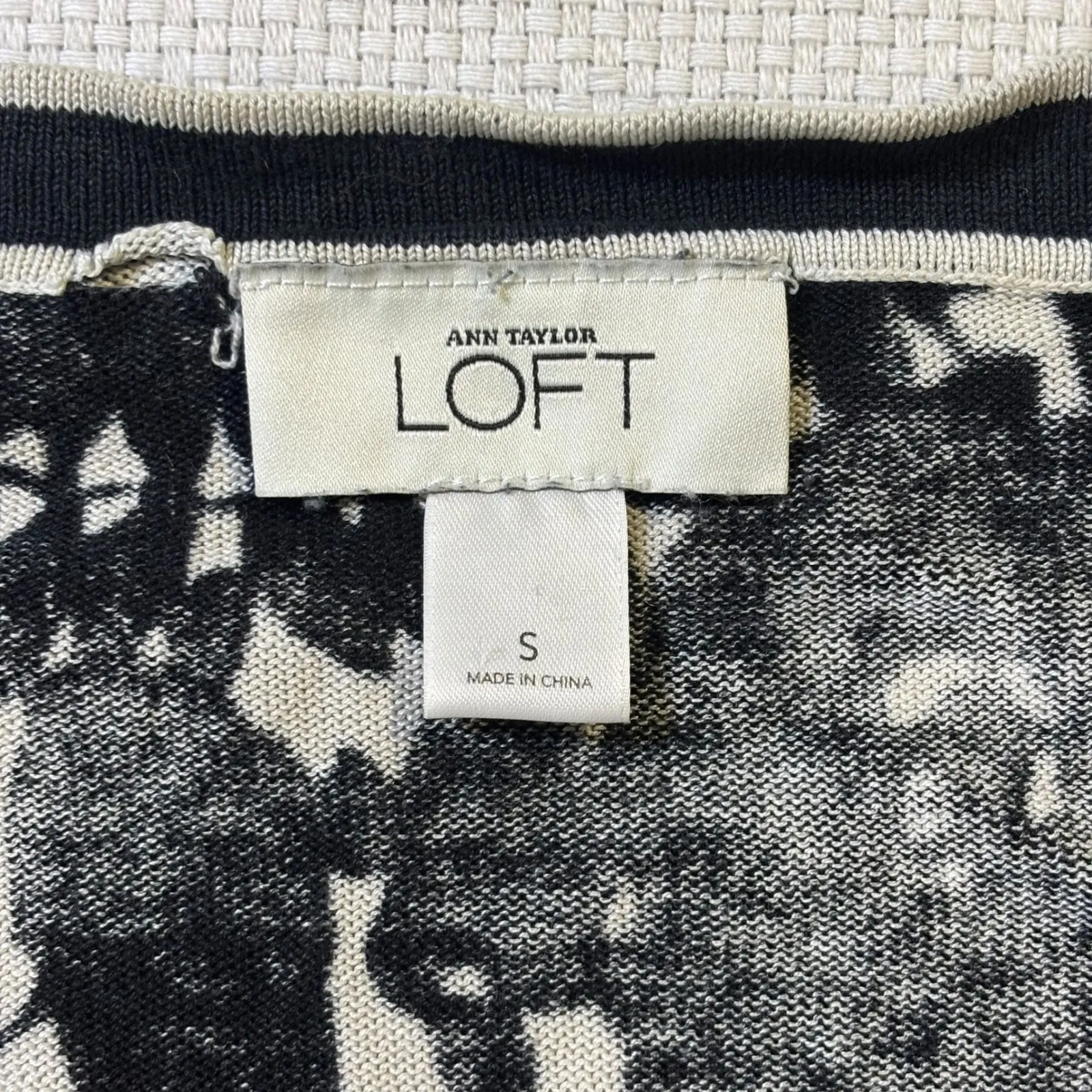 Ann Taylor LOFT Black White Floral Print Silk Cotton‎ Button Front Cardigan S - Image 5