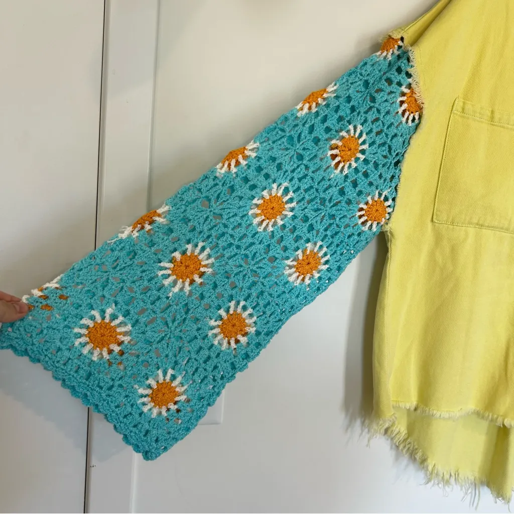 POL Yellow & Blue Floral Crochet Sleeves Retro Style Button Down Raw Hem Jacket - Image 4
