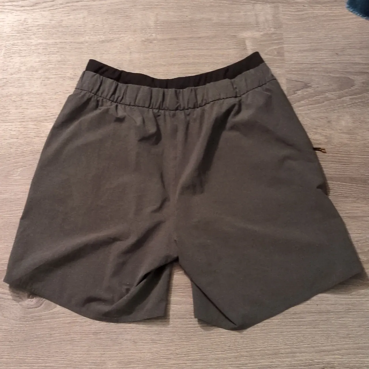 Rei Gray/Black Active Pursuit Shorts Size Small? Black - Image 5