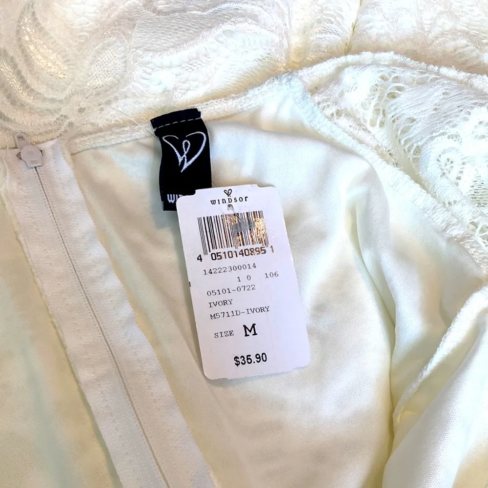 Windsor size medium ivory white short poof sleeves short lace mini dress NWT - Image 5