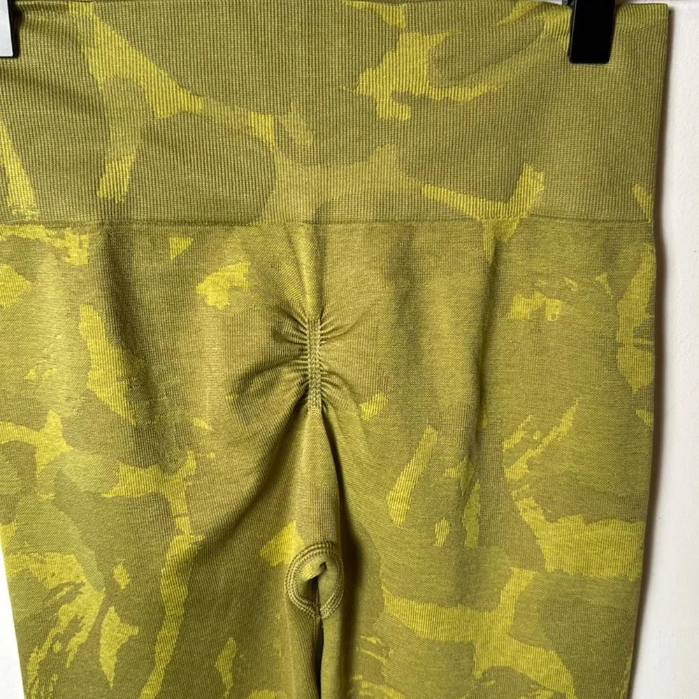 Gymshark Women Adapt Camo Seamless Leggings Savanna/Griffin Green Ruched detail - Image 5