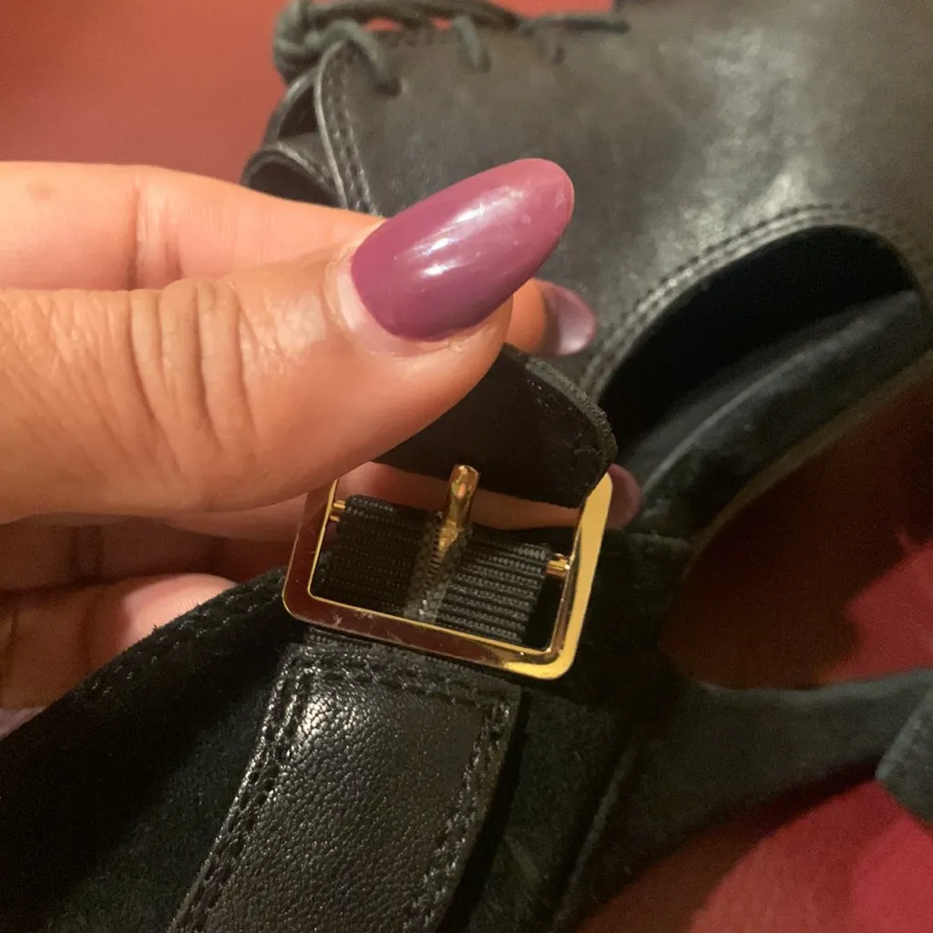 ELIZABETH AND JAMES
Suede T-Strap Pumps size 7B - Image 9