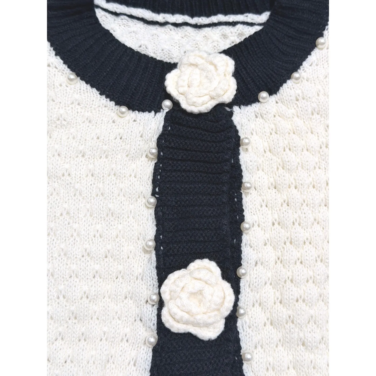 SHEIN CURVE Plus 0X XL Cream Black Knit Cardigan Sweater Pearl Flower Buttons Size undefined - Image 4