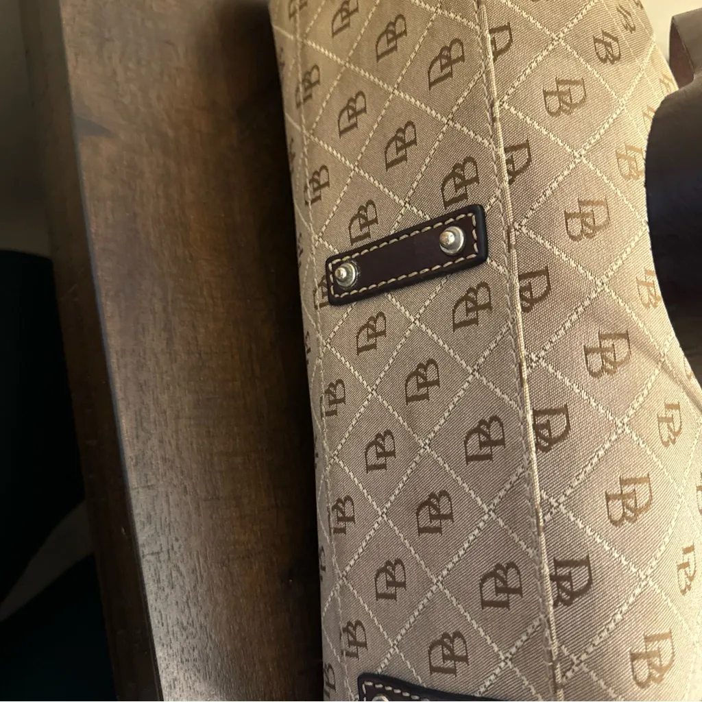 Dooney & Bourke East West Tote Signature Quilt Tan & Brown‎ Stitching EUC - Image 10