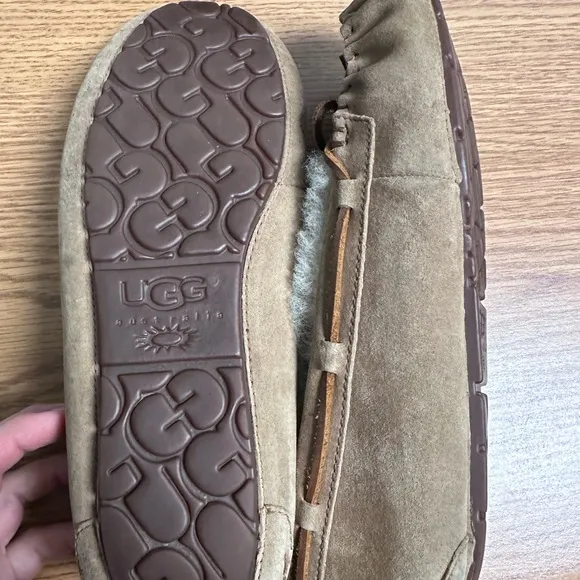 DAKOTA UGG SLIPPERS WOMENS SIZE 9 NWOT - Image 2