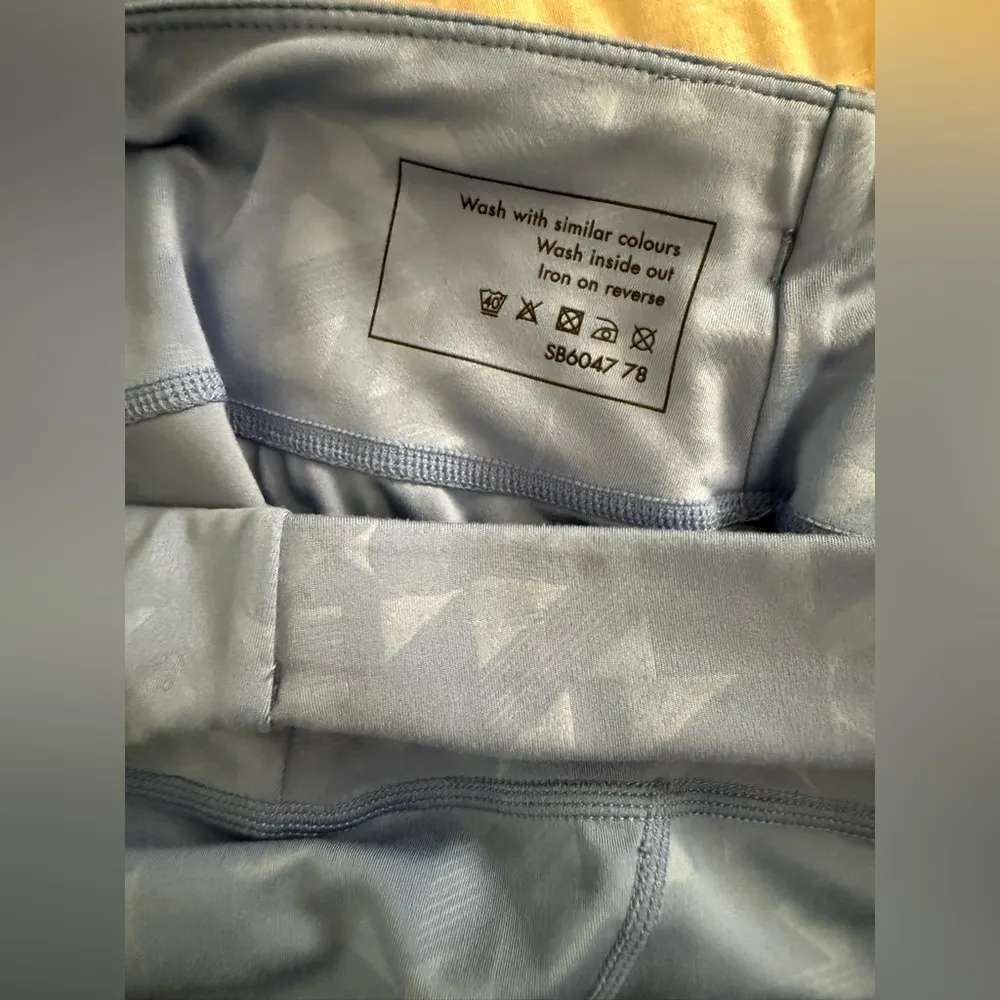 Sweaty Betty All Day 7/8 Length Leggings Blue Block Embossed Print Size M - Image 14