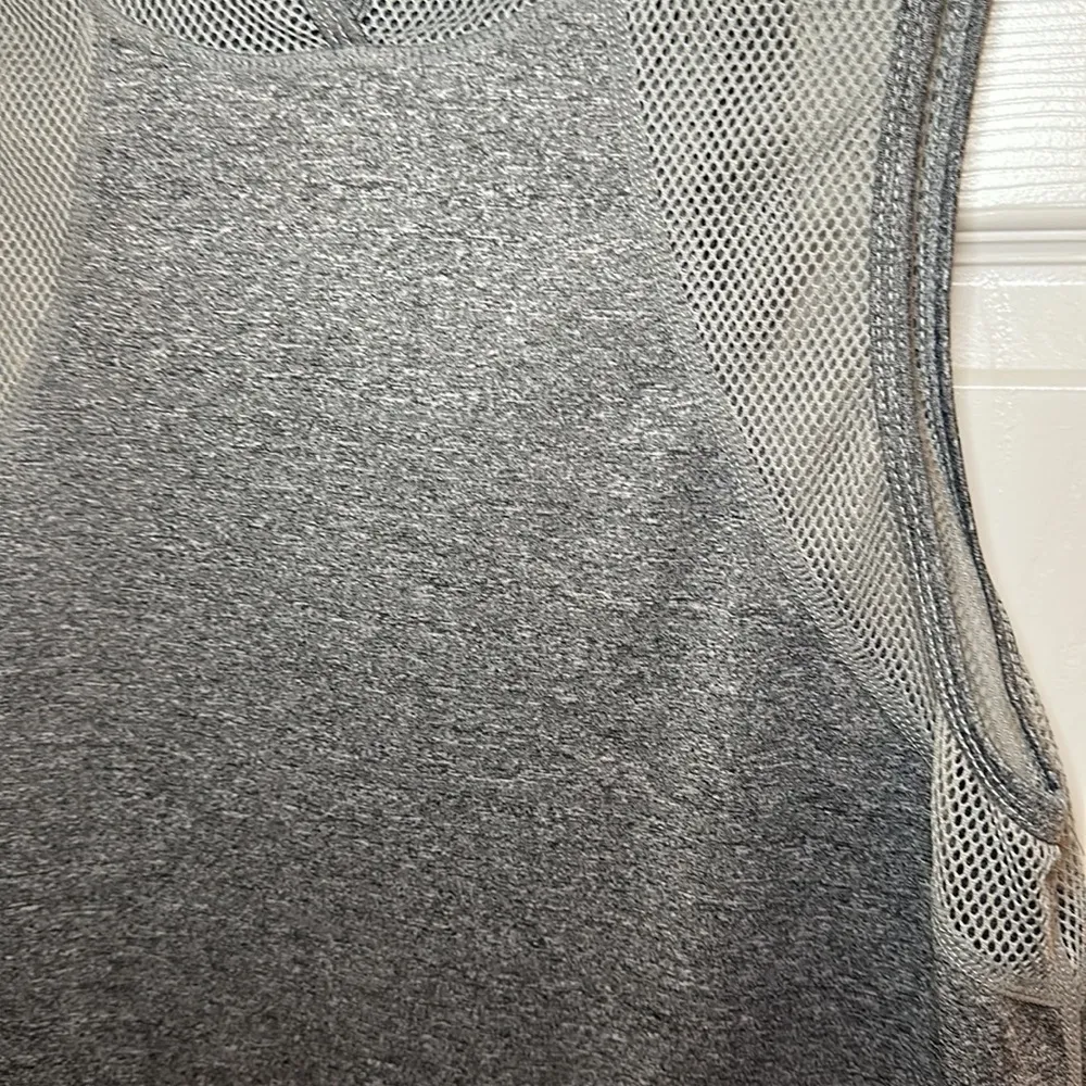 Women’s Breathable Gray Hooded Athletic Sleeveless Tank Top Mesh Medium - Image 4