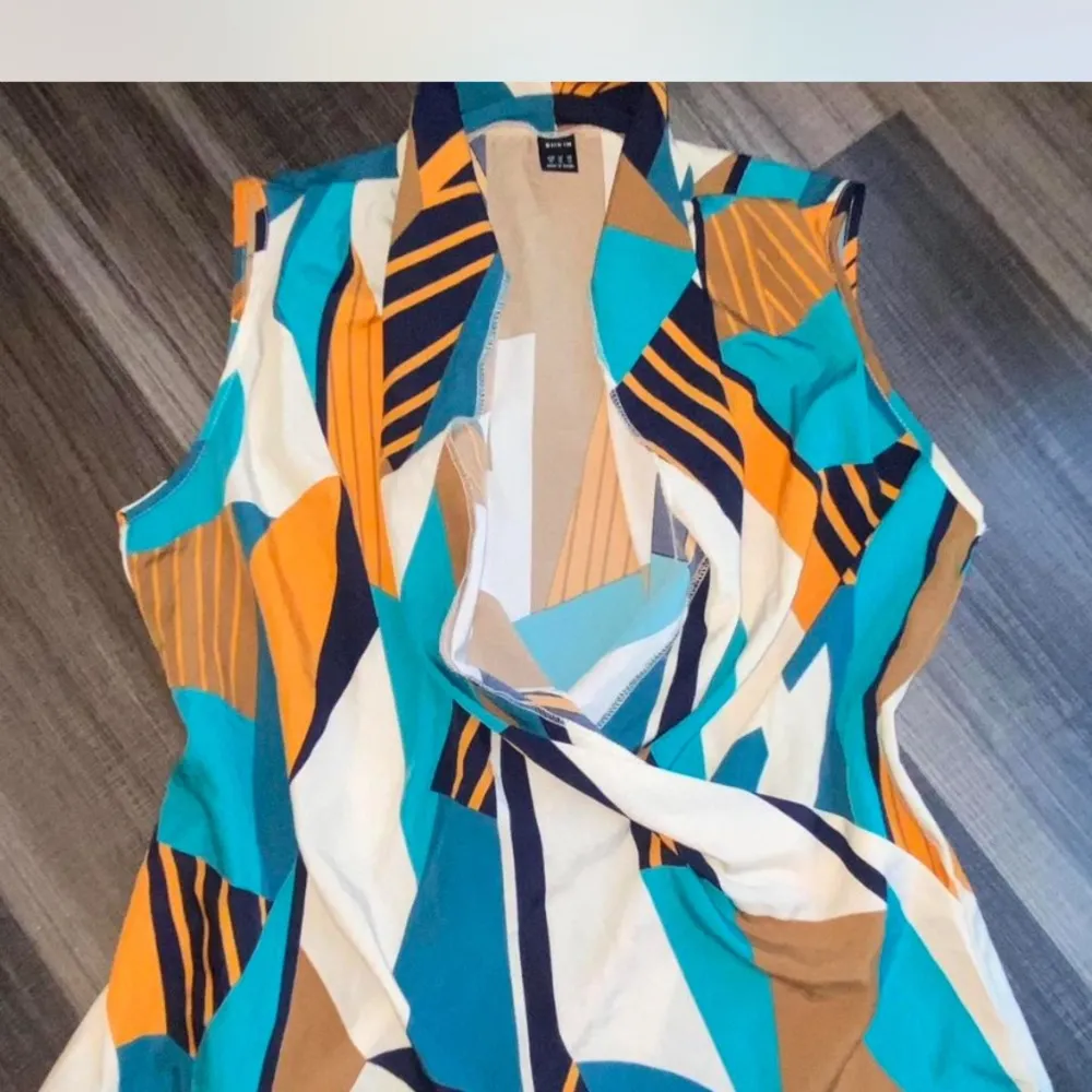 Colorful Geometric Sleeveless Blouse - Image 4