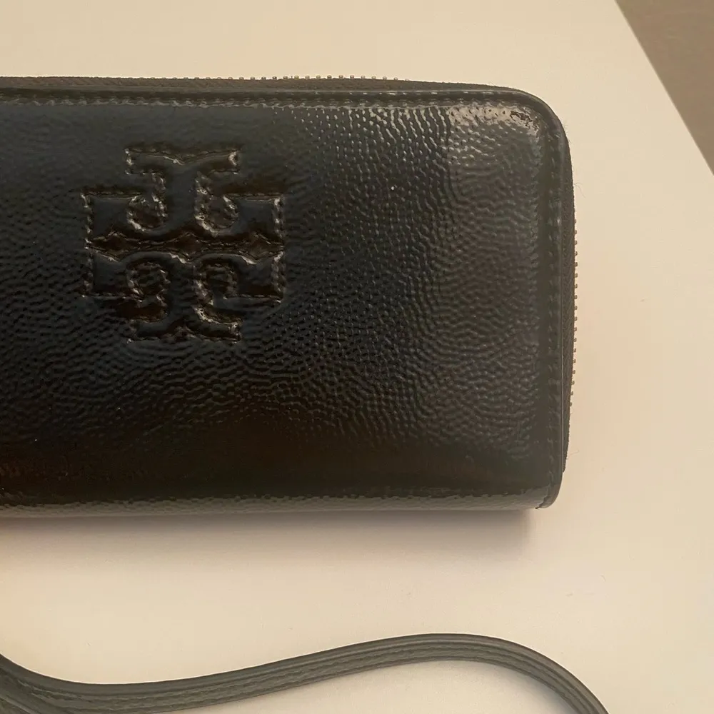 Tory Burch Thea patent leather wristlet - Image 5