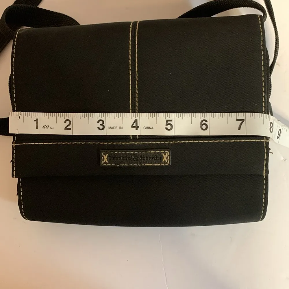 FRANKIE AND JOHNNIE BLACK NYLON CROSSBODY…LOTS OF STORAGE…PERFECT FOR TRAVEL…❤️ - Image 8