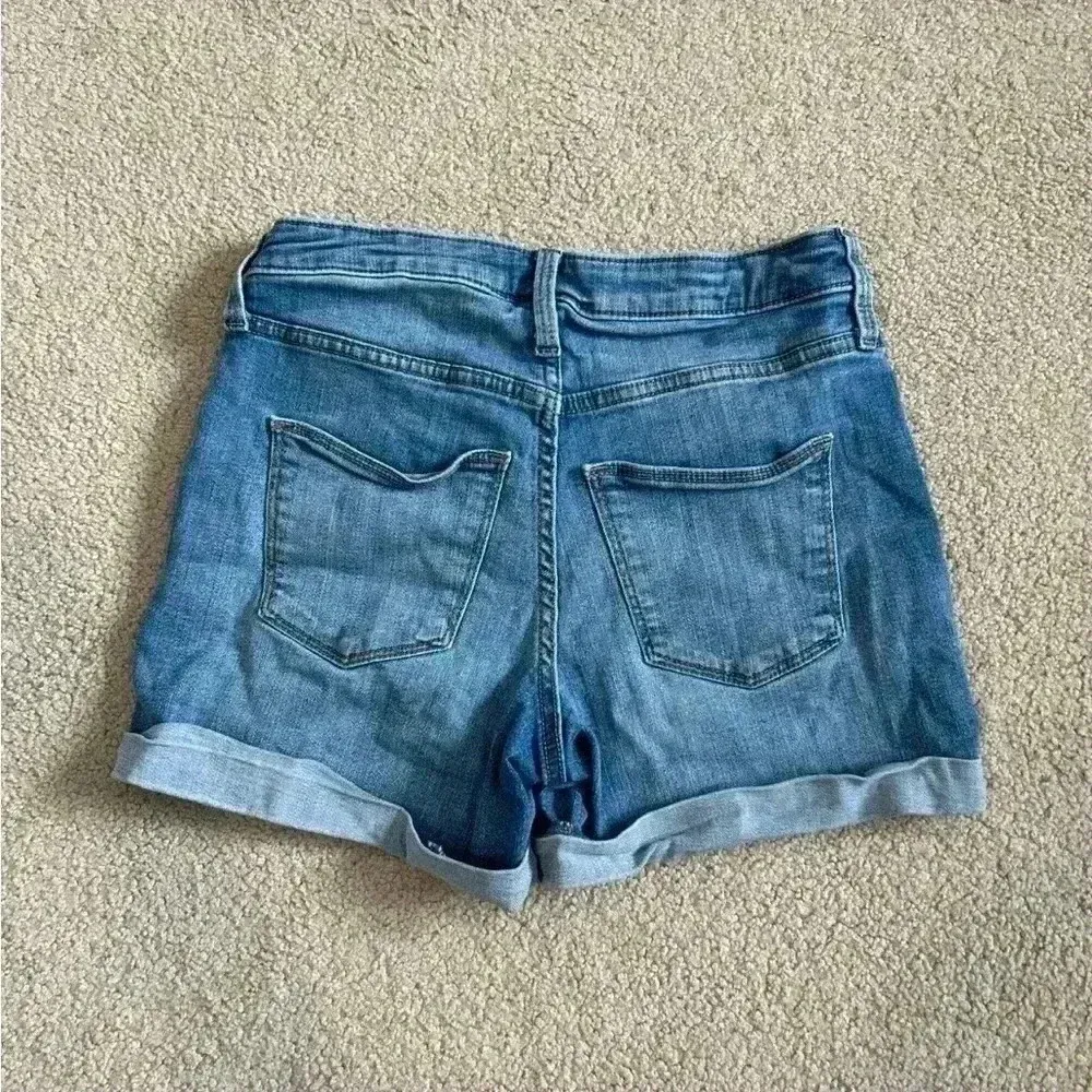 Universal threads high rise midi blue button front shorts in size 2 / 26 - Image 2