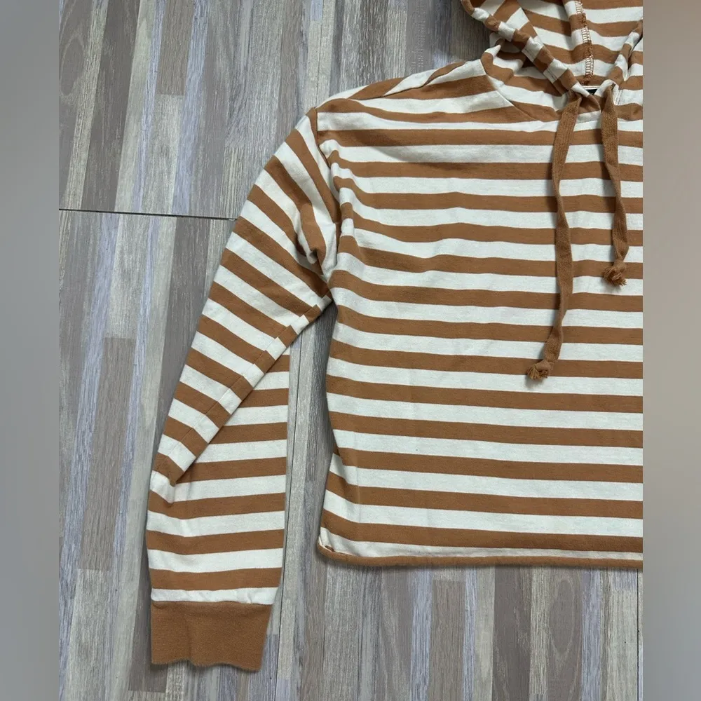 Cropped Hoodie from Forever 21, Size Large - Image 2