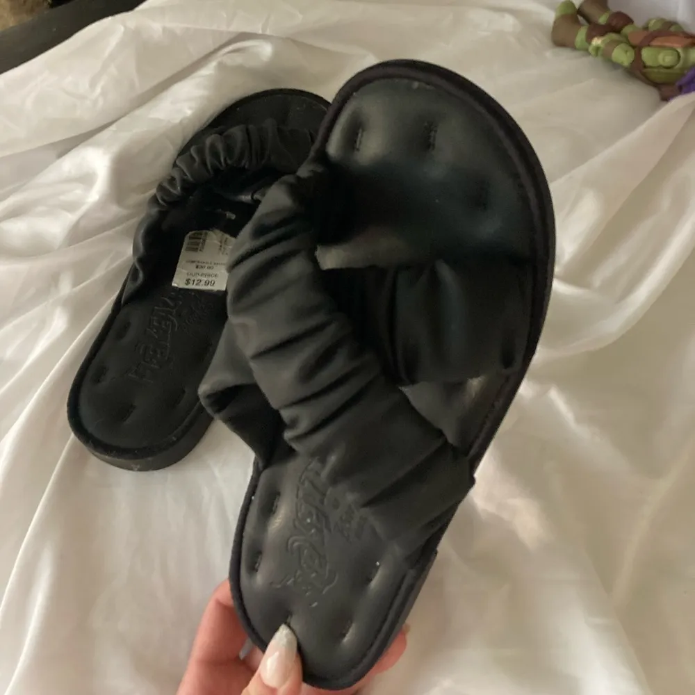 Black Crisscross Slip Ons Size 7 - Image 5