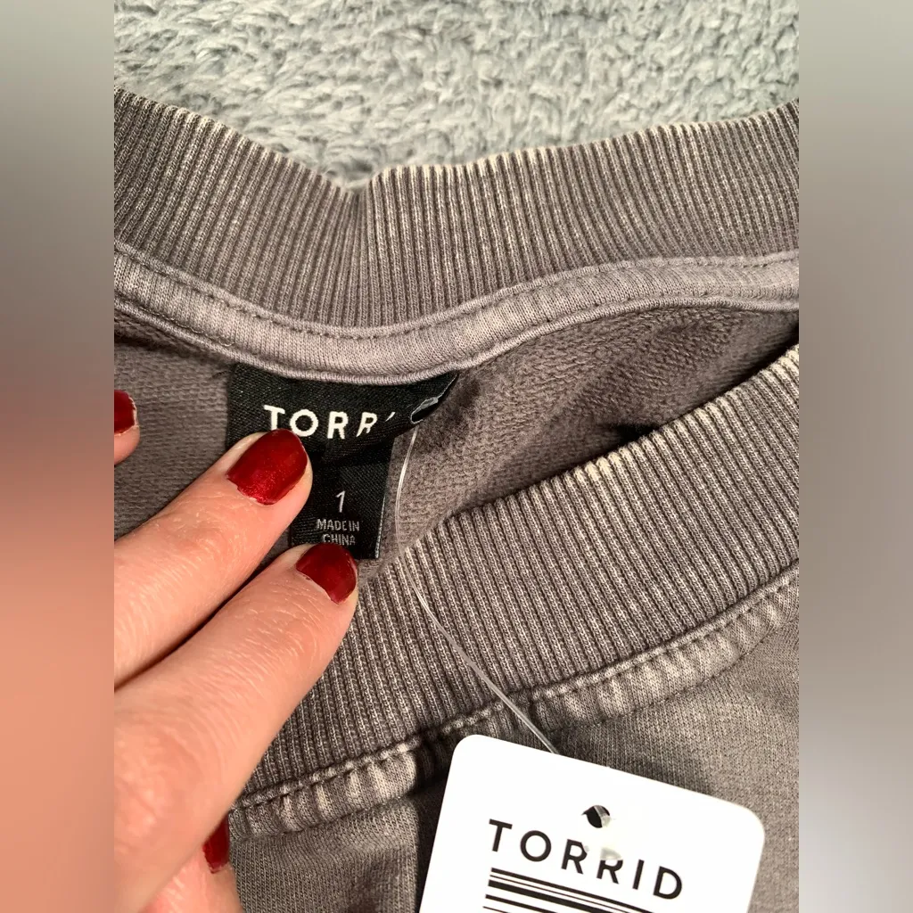 Torrid knit fleece crew neck relaxed sweatshirt black wash NWT 1X - Image 5