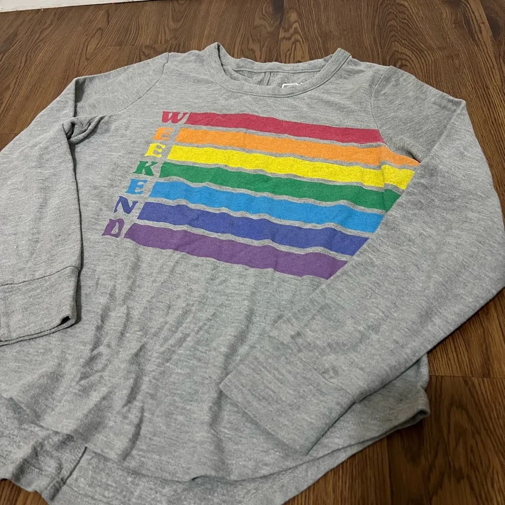 Chaser Gray Rainbow Weekend Sweatshirt Size Medium - Image 3