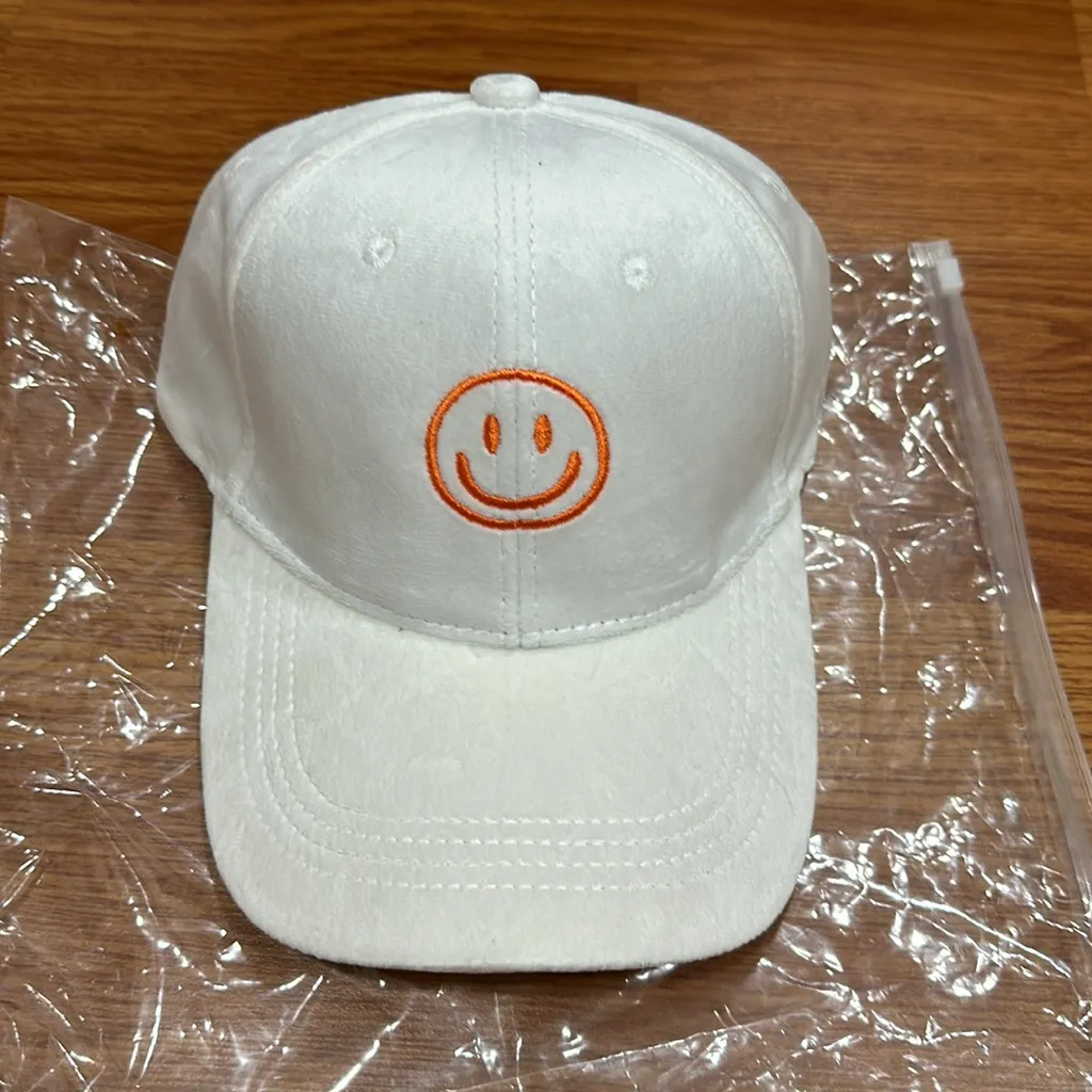 Smiley face hat - Image 3