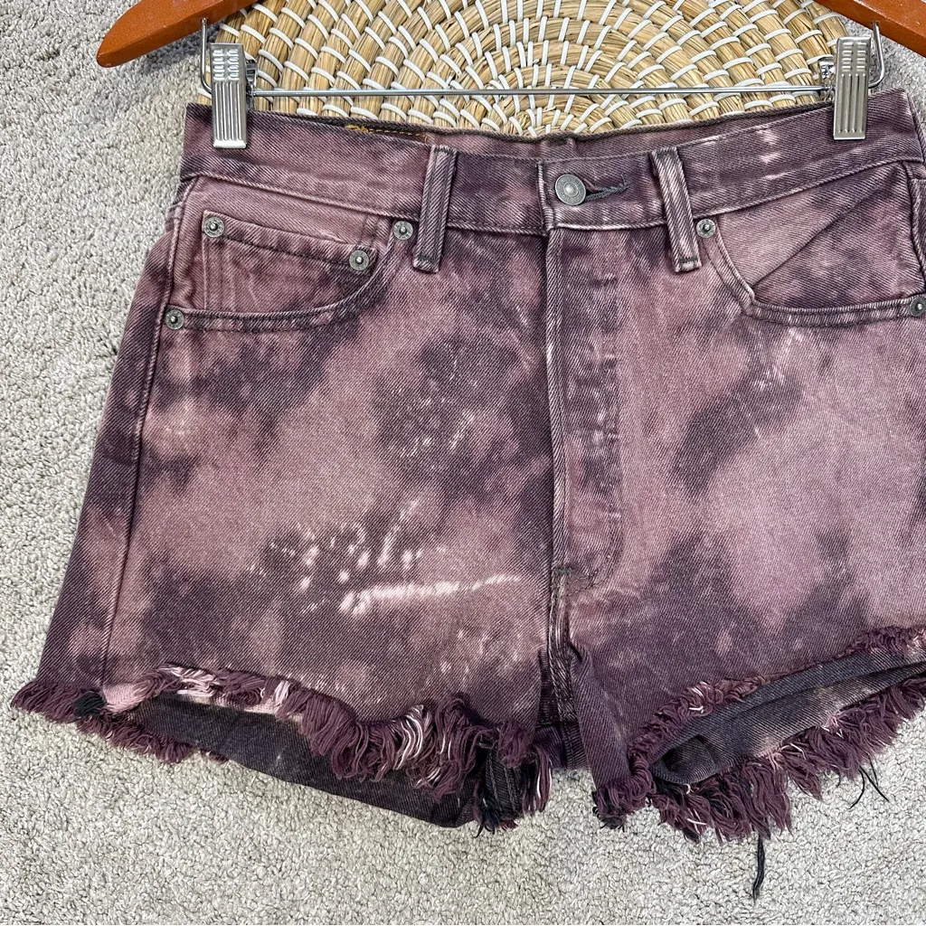 Levi’s 501 Women’s Tie Dye Button Fly Denim Shorts Frayed Hem in Purple Size 30 - Image 2