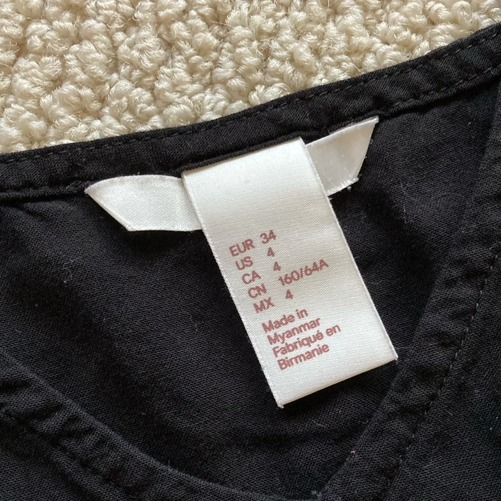 H&M Black Short Romper with Pockets Tank Like New Stretchy Casual Sz 4 Like New - Image 3