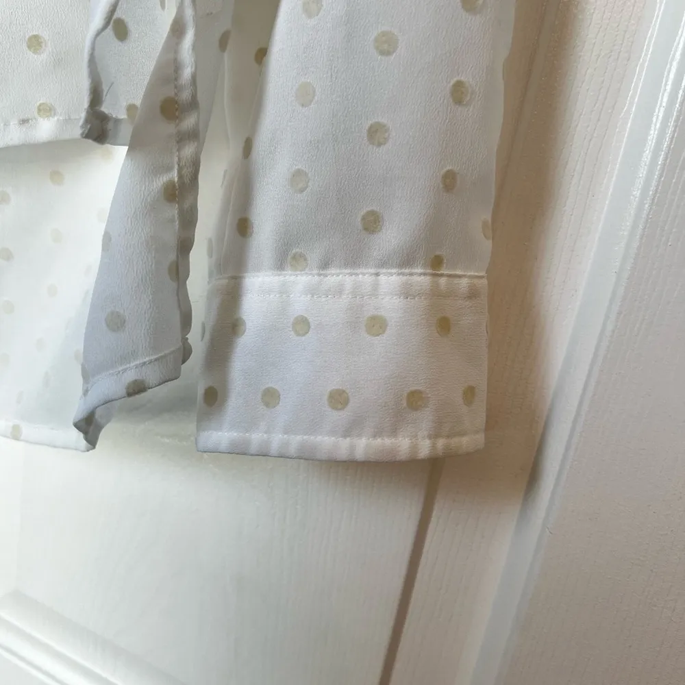 Abercrombie Button Up Blouse Long Sleeve White High Low Polka Dot Blouse Size XS - Image 6