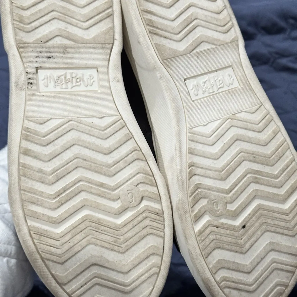 mad love Women’s Shoes Black Chunky 2000s sneakers lace up size 6 skater - Image 5