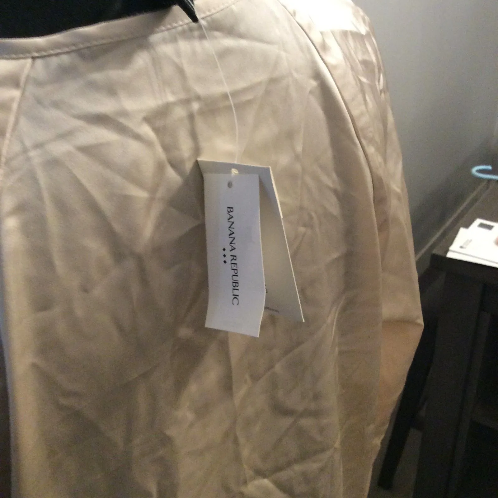 New NWT Banana Republic Medium M Gold Long Sleeve Blouse 3 Button Cuff - Image 3